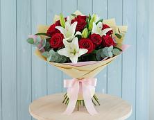 Букет цветов из:  Лилии и Розы в Советске Кировской области