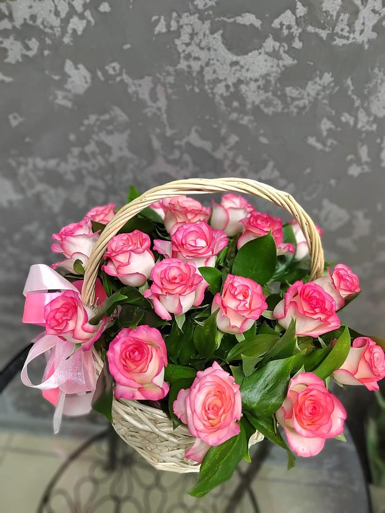 Цветочная композиция из Розы в корзине в Советске Кировской области