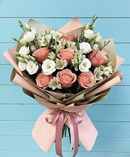 Букет цветов из:  Розы, Альстромерии и Лизиантусы в Советске Кировской области