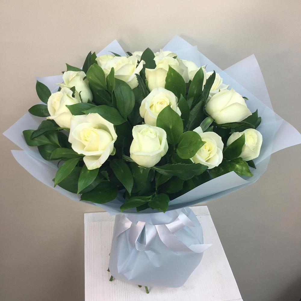 Букет 15 Белых роз Проуд в Советске Кировской области