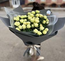 Букет Белые кустовые розы Солинеро в Советске Кировской области
