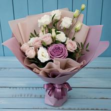 Букет цветов из:  Розы и Лизиантусы в Советске Кировской области