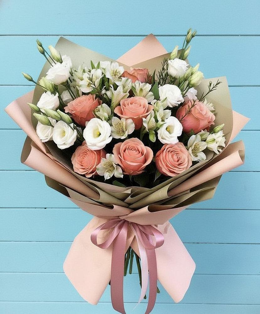 Букет цветов из: Розы, Альстромерии и Лизиантусы в Советске Кировской области