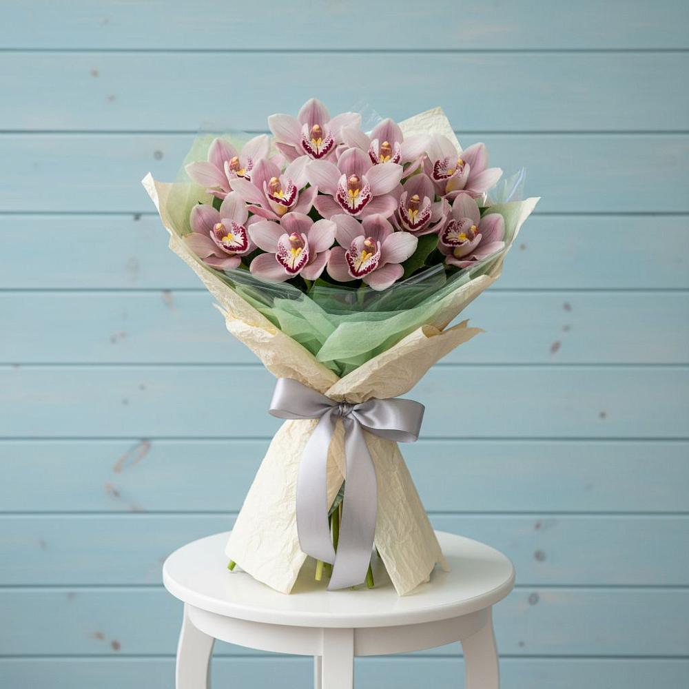 Букет цветов из: Орхидеи и Розы в Советске Кировской области