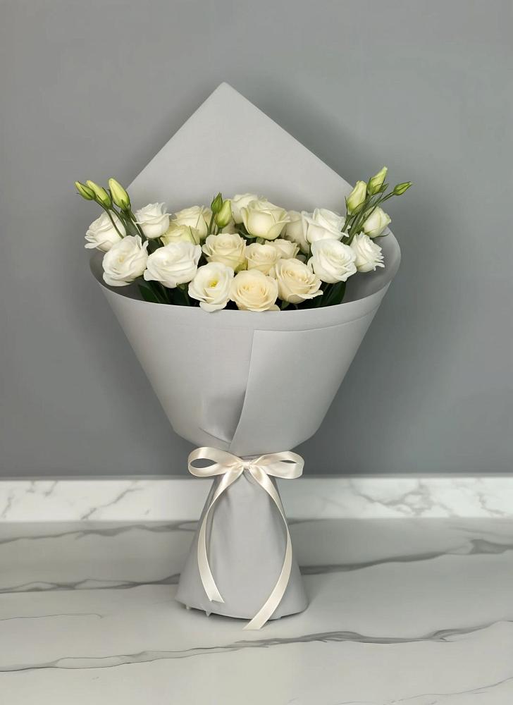 Букет цветов из: Розы и Лизиантусы в Советске Кировской области