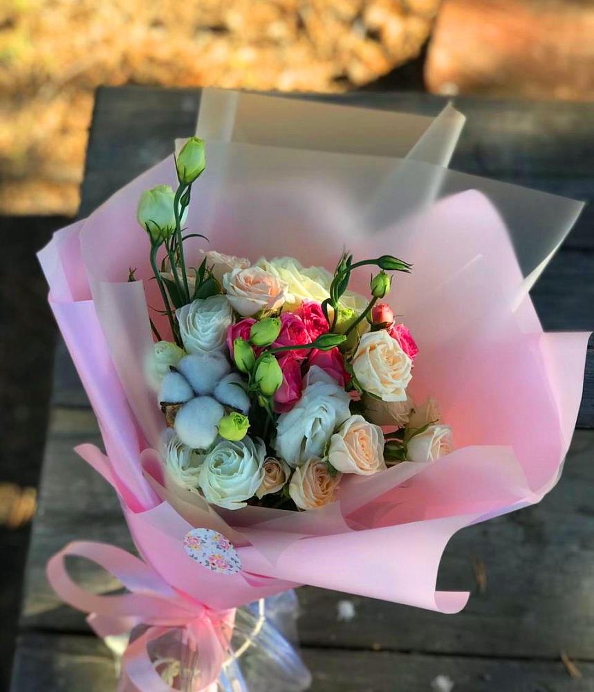 Букет цветов из: Розы и Лизиантусы в Советске Кировской области