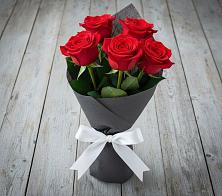 Букет 5 Красных роз Эдлесс Лав в Советске Кировской области