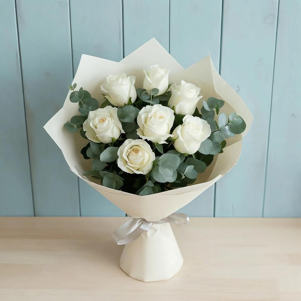 Букет Белые розы в Эвкалипте в Советске Кировской области