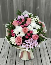 Букет цветов из:  Альстромерии, Гвоздики, Розы и Хризантемы в Советске Кировской области