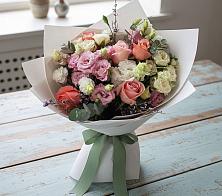 Букет цветов из:  Розы, Лизиантусы и Гвоздики в Советске Кировской области