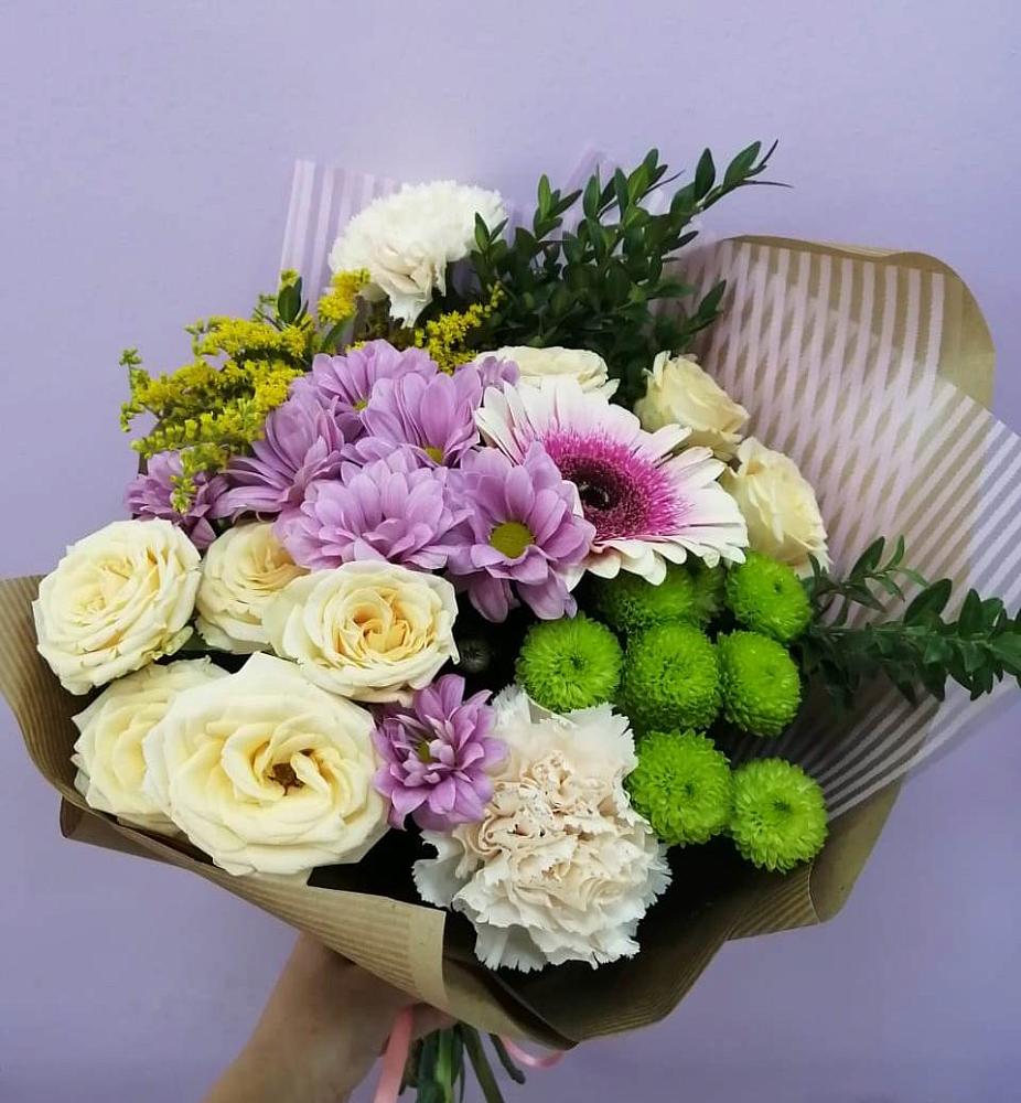 Букет цветов из: Хризантемы, Розы, Гвоздики и Герберы в Советске Кировской области