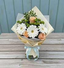 Букет цветов из:  Герберы, Розы и Хризантемы в Советске Кировской области