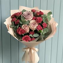 Букет цветов из:  Гвоздики и Розы в Советске Кировской области