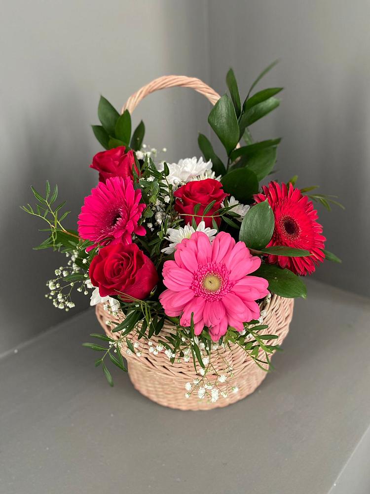 Цветочная композиция из Розы, Хризантемы и Герберы в корзине в Советске Кировской области