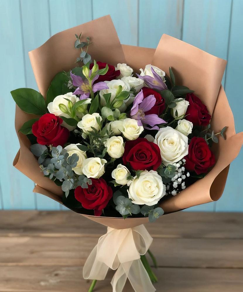 Букет цветов из: Розы и Альстромерии в Советске Кировской области