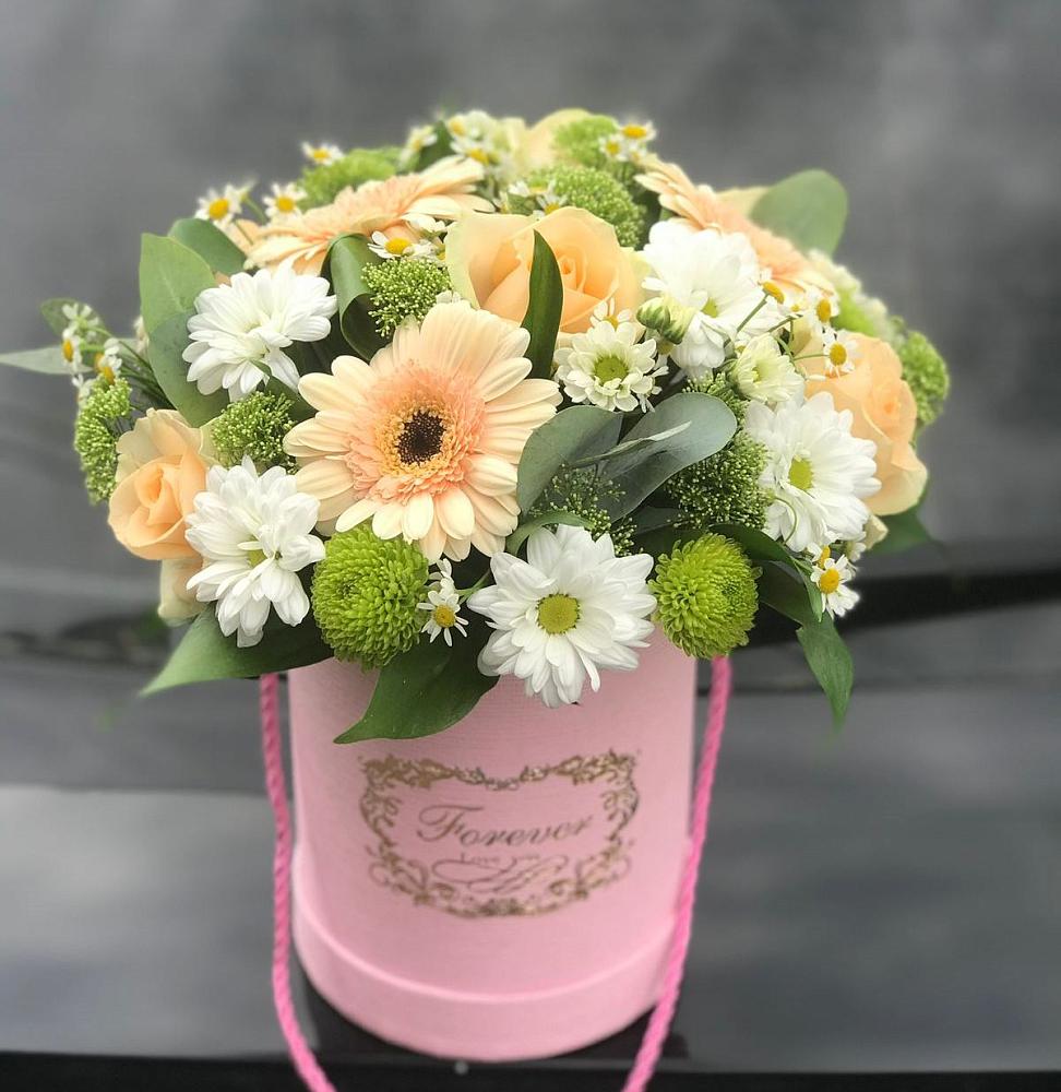 Цветочная композиция из Розы, Герберы и Хризантемы в шляпной коробке в Советске Кировской области