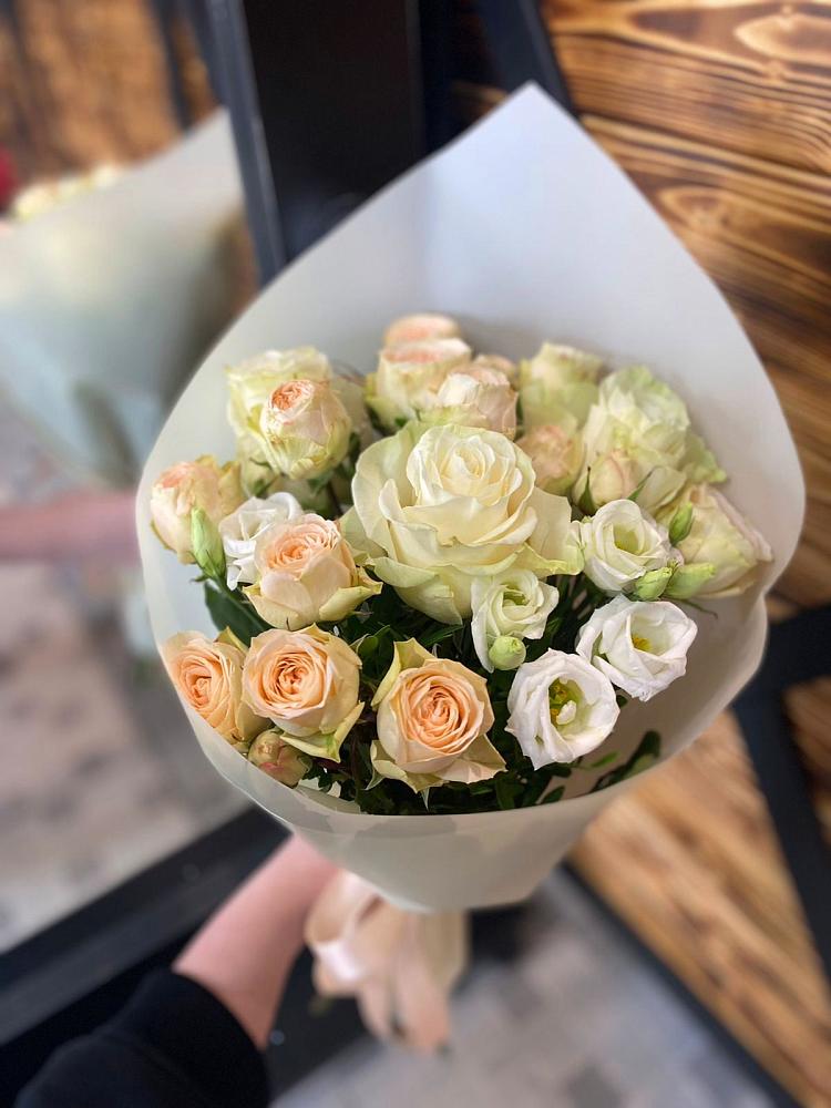 Букет цветов из: Розы и Лизиантусы в Советске Кировской области