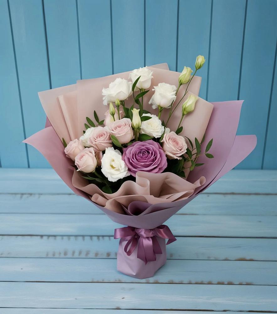 Букет цветов из: Розы и Лизиантусы в Советске Кировской области